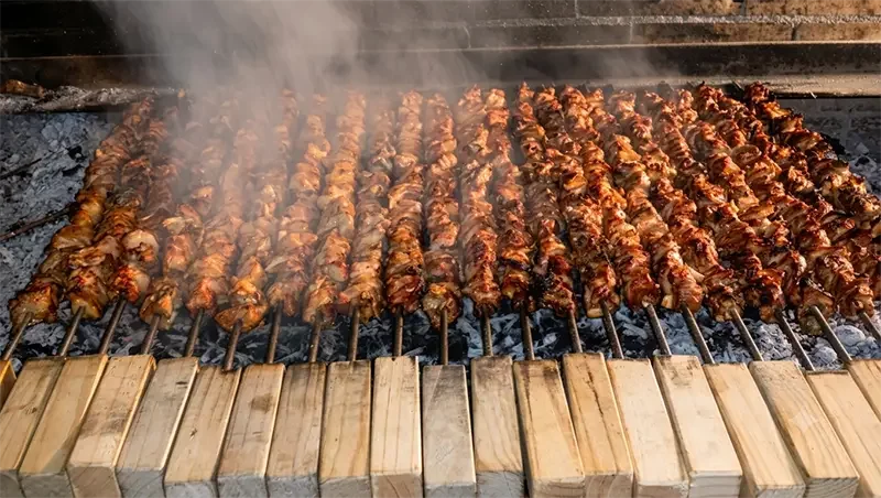 Pincho de lechazo a la brasa de sarmiento
